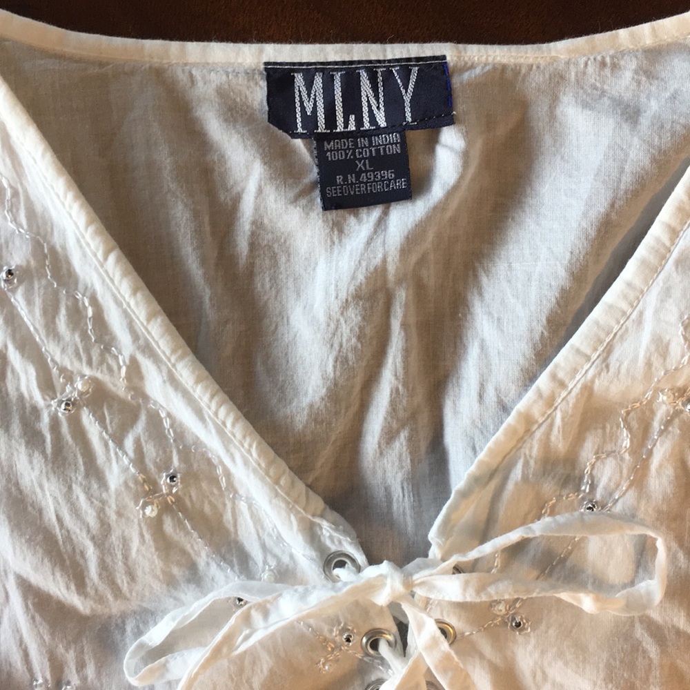 blouse - Picture 7 of 8